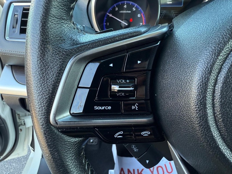 Subaru Legacy Vehicle Image 14