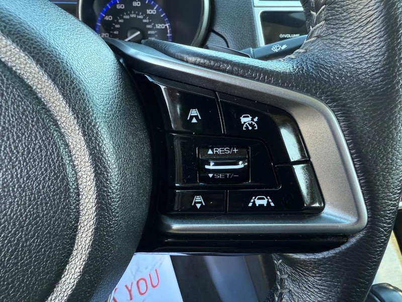 Subaru Legacy Vehicle Image 15