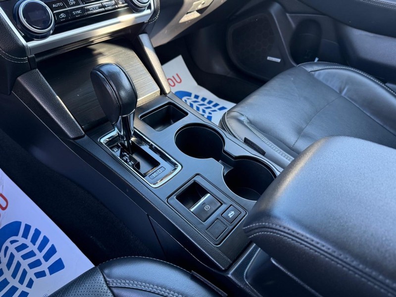 Subaru Legacy Vehicle Image 20