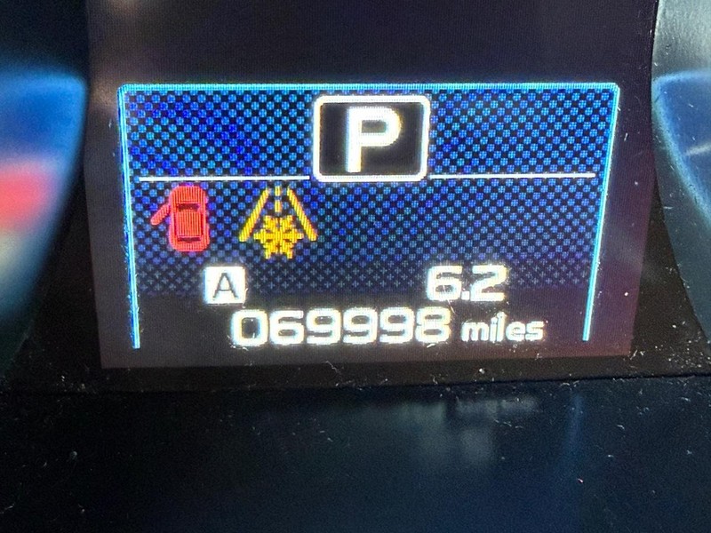 Subaru Legacy Vehicle Image 24