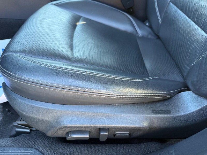 Subaru Legacy Vehicle Image 26