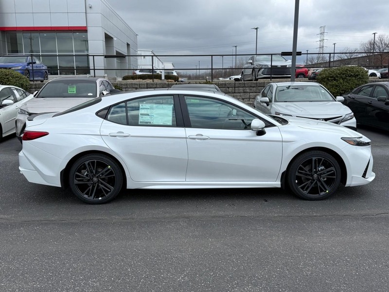 Toyota Camry Vehicle Image 02