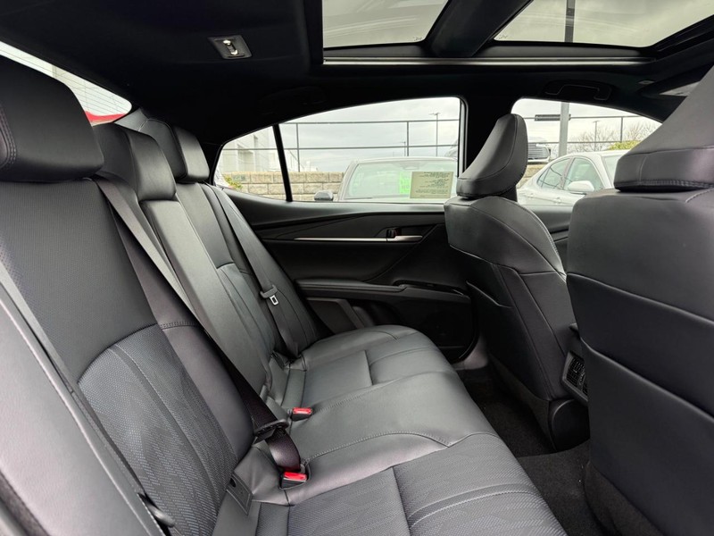 Toyota Camry Vehicle Image 04