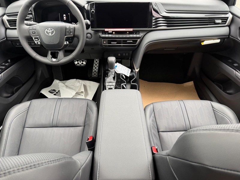 Toyota Camry Vehicle Image 06