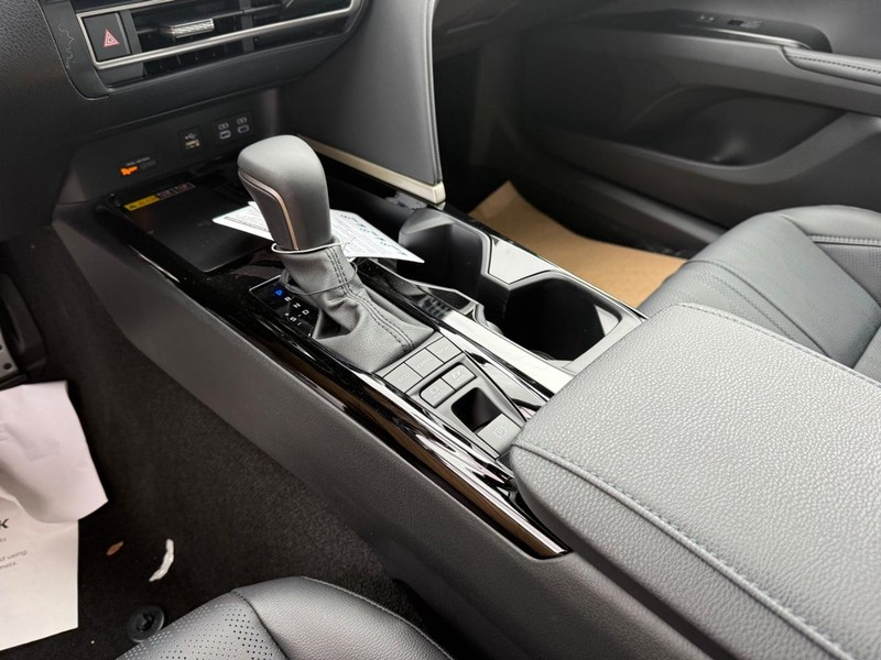 Toyota Camry Vehicle Image 14