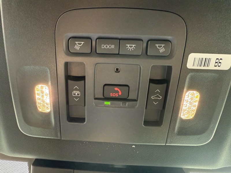 Toyota Camry Vehicle Image 16