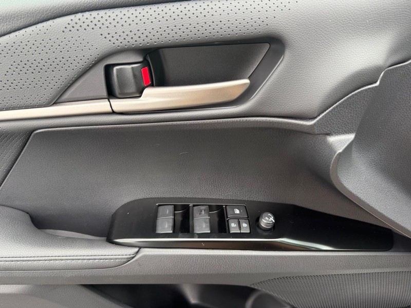 Toyota Camry Vehicle Image 19