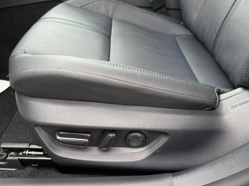 Toyota Camry Vehicle Image 20