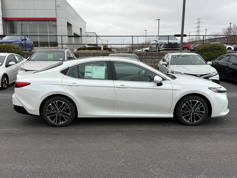 Toyota Camry Vehicle Image 02