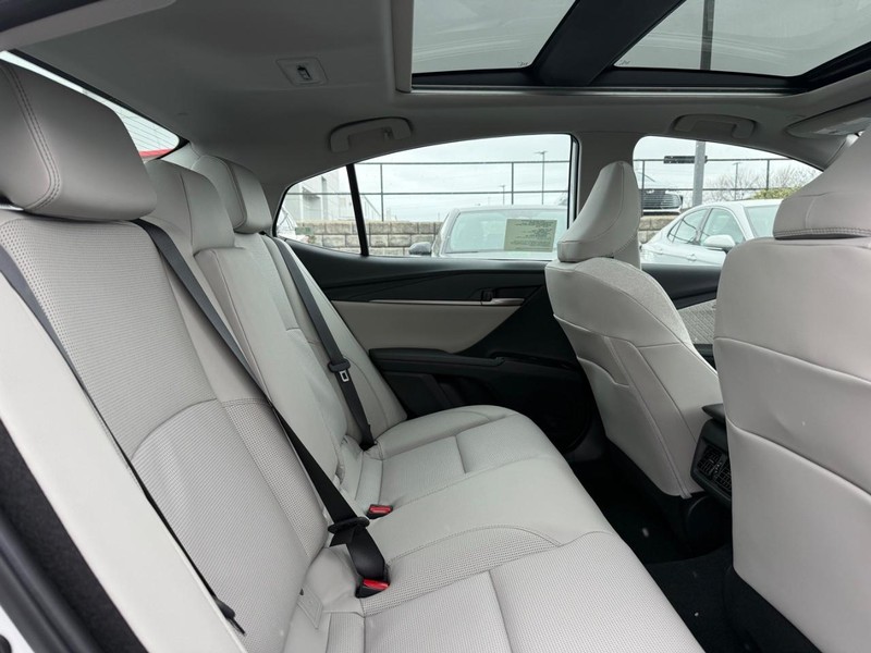 Toyota Camry Vehicle Image 04