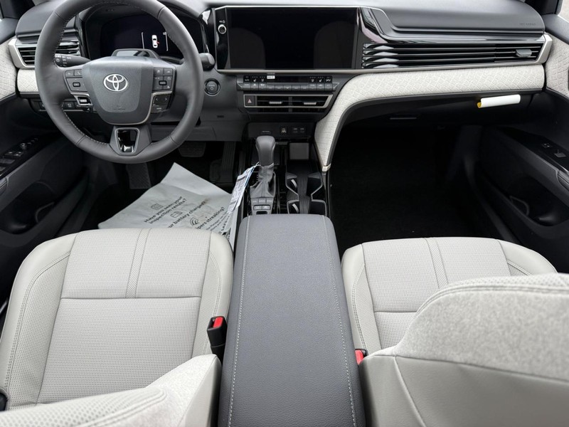 Toyota Camry Vehicle Image 06