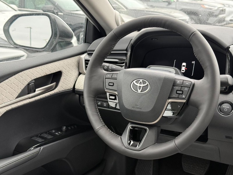 Toyota Camry Vehicle Image 07