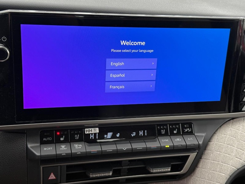 Toyota Camry Vehicle Image 12