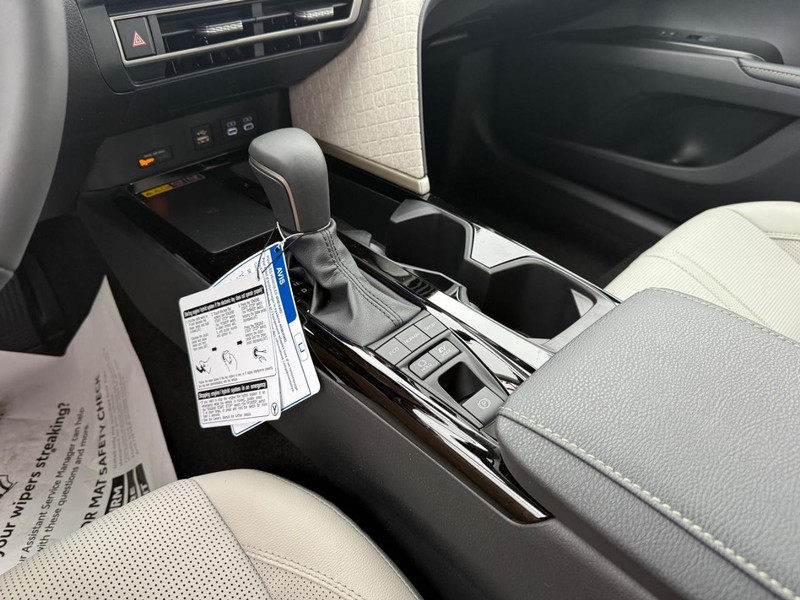 Toyota Camry Vehicle Image 14