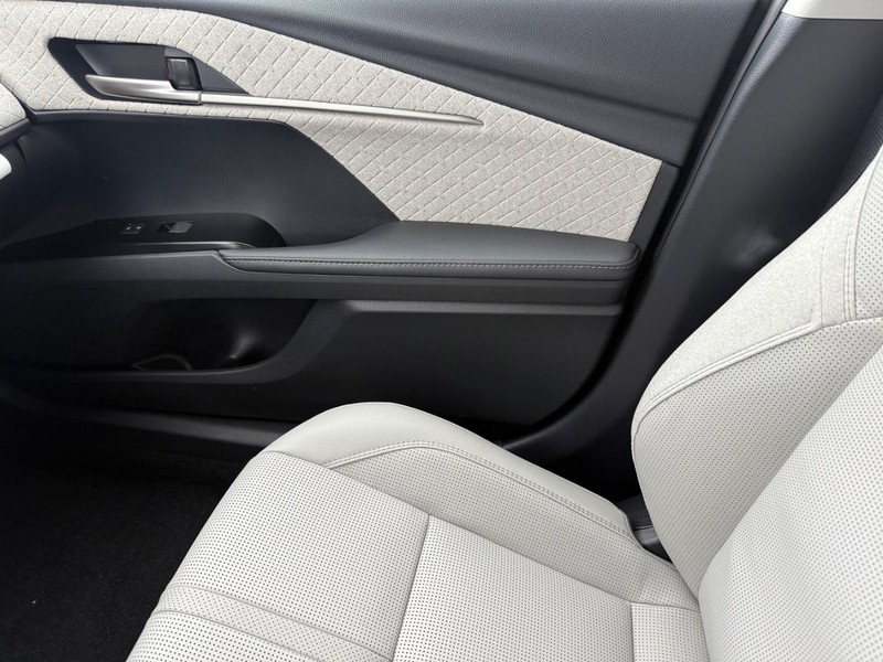 Toyota Camry Vehicle Image 15