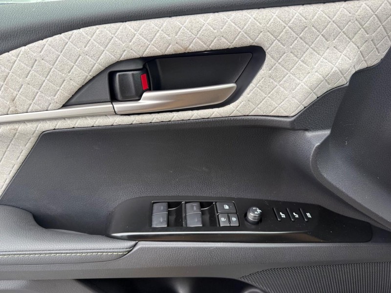 Toyota Camry Vehicle Image 19