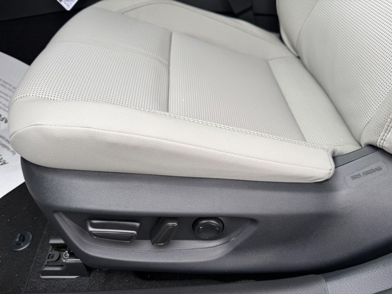 Toyota Camry Vehicle Image 20