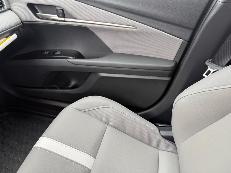 Toyota Camry Vehicle Image 14