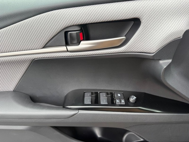 Toyota Camry Vehicle Image 17