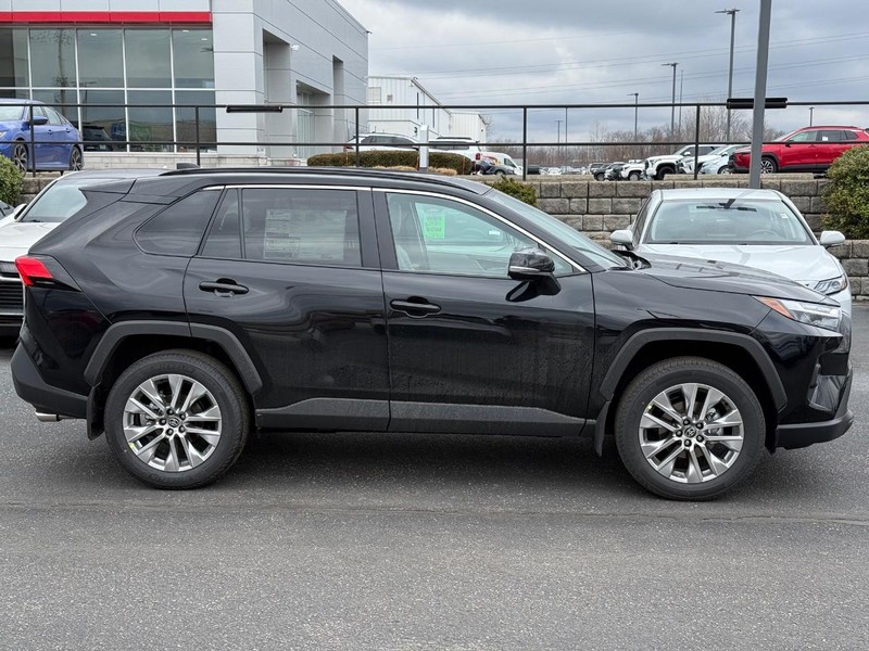 Toyota RAV4 Vehicle Image 02