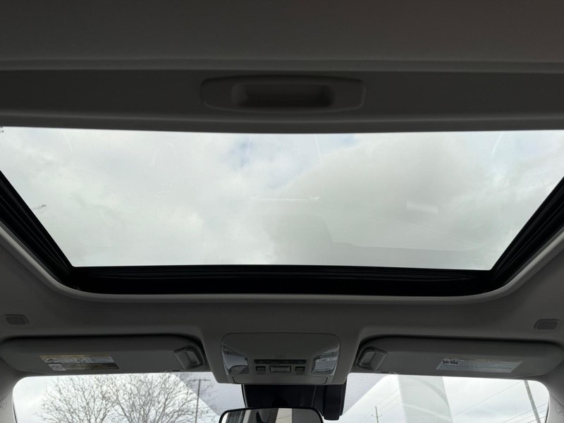 Toyota RAV4 Vehicle Image 05