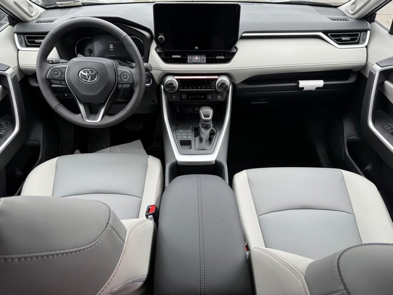 Toyota RAV4 Vehicle Image 06