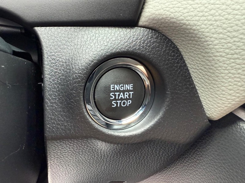 Toyota RAV4 Vehicle Image 10