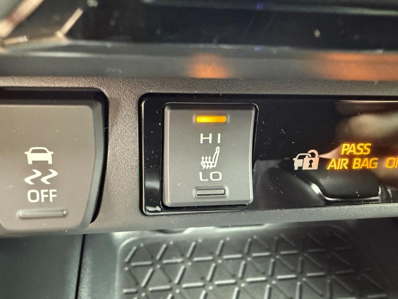 Toyota RAV4 Vehicle Image 11