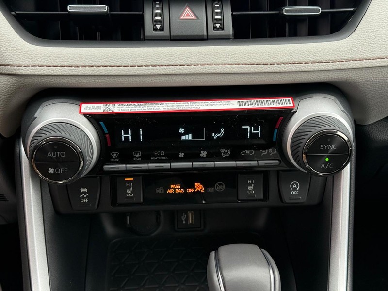 Toyota RAV4 Vehicle Image 14