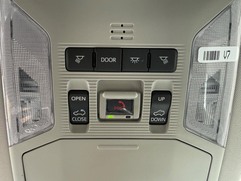 Toyota RAV4 Vehicle Image 17