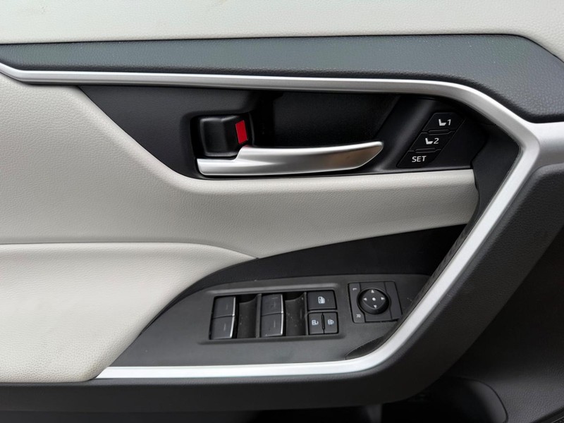 Toyota RAV4 Vehicle Image 20