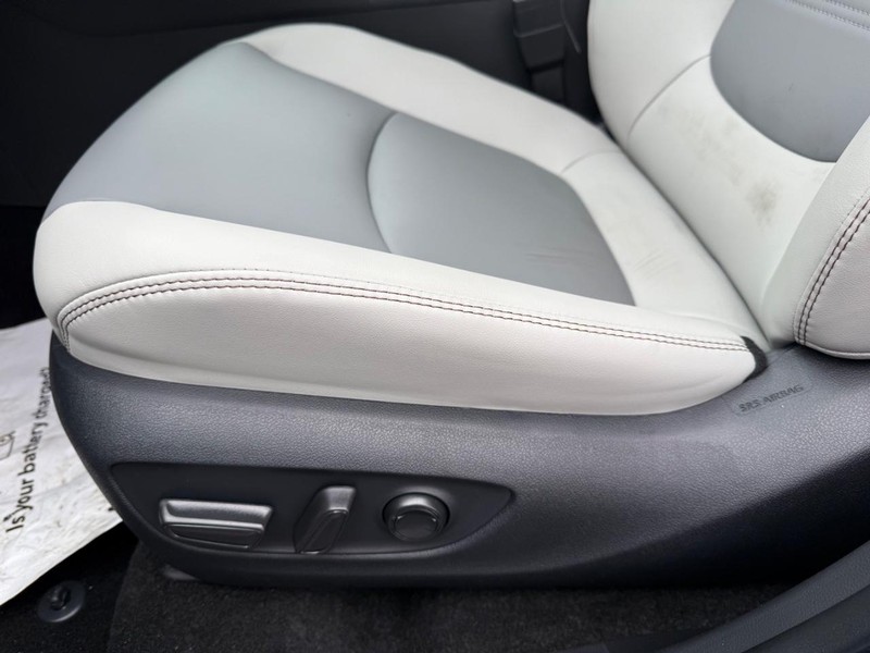 Toyota RAV4 Vehicle Image 21