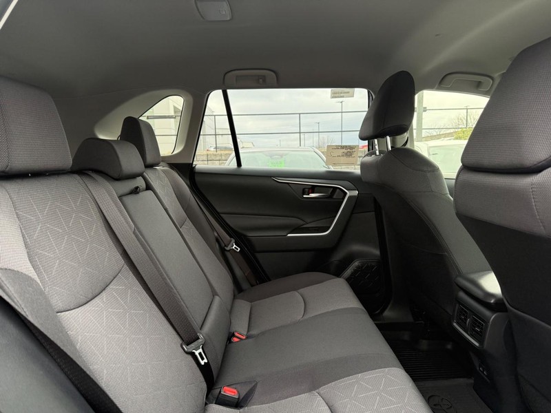 Toyota RAV4 Vehicle Image 04