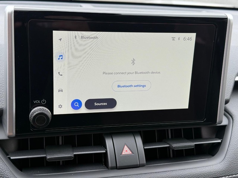 Toyota RAV4 Vehicle Image 10