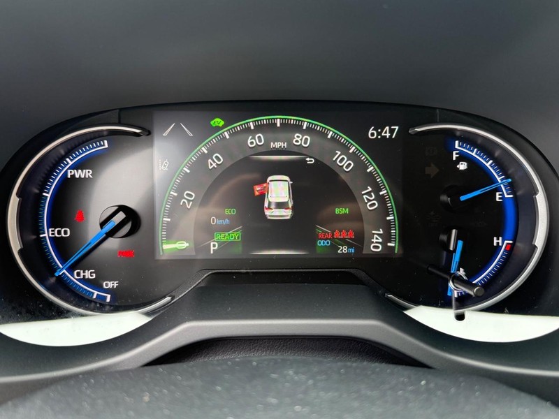 Toyota RAV4 Vehicle Image 15