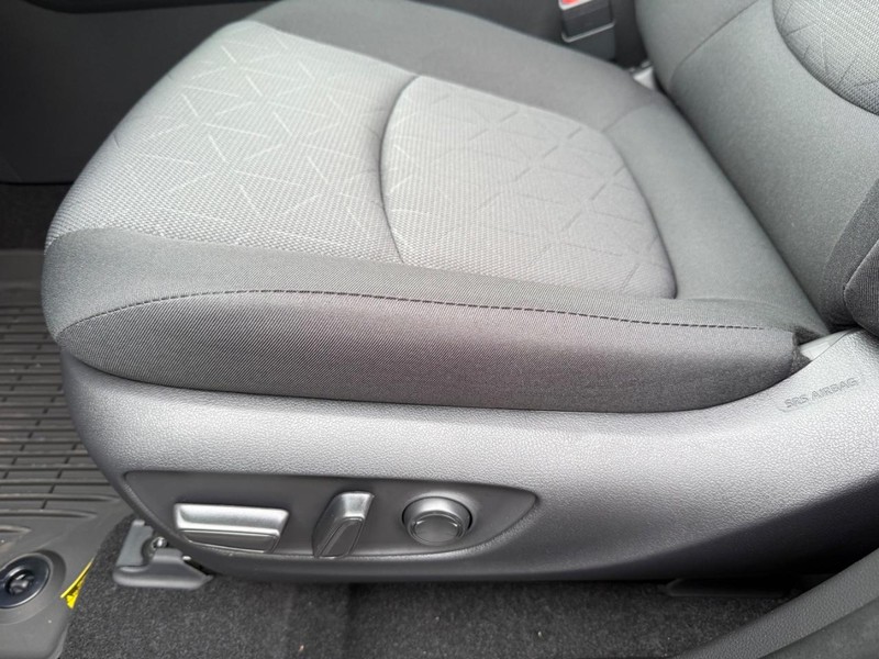 Toyota RAV4 Vehicle Image 18