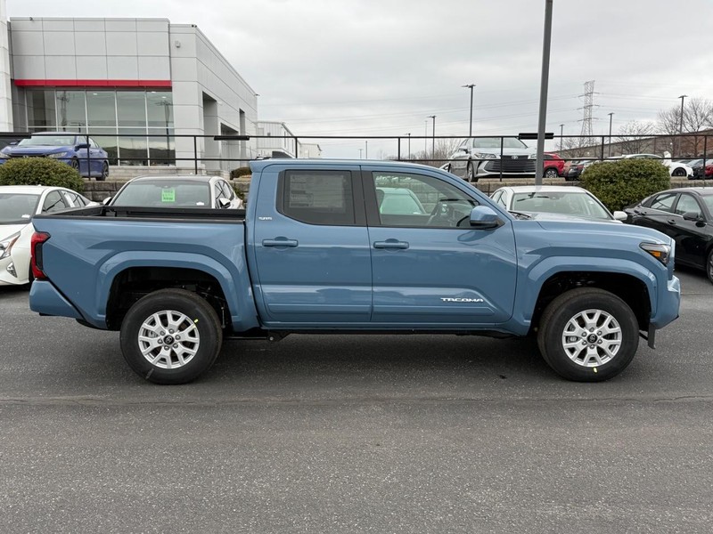 Toyota Tacoma 4WD Vehicle Image 02
