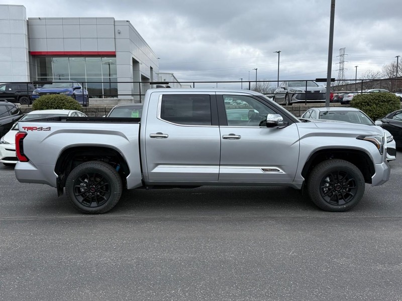 Toyota Tundra 4WD Vehicle Image 02