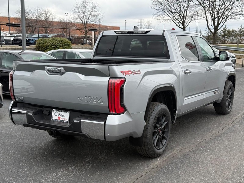 Toyota Tundra 4WD Vehicle Image 03