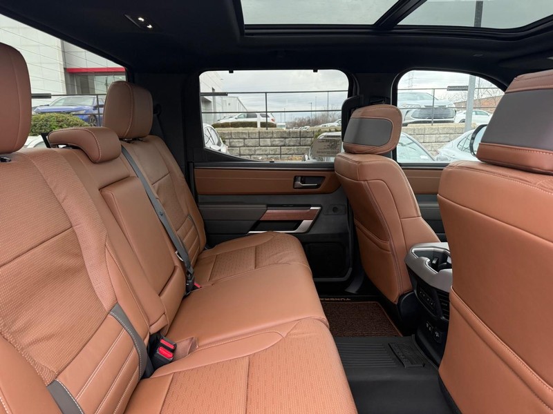 Toyota Tundra 4WD Vehicle Image 04