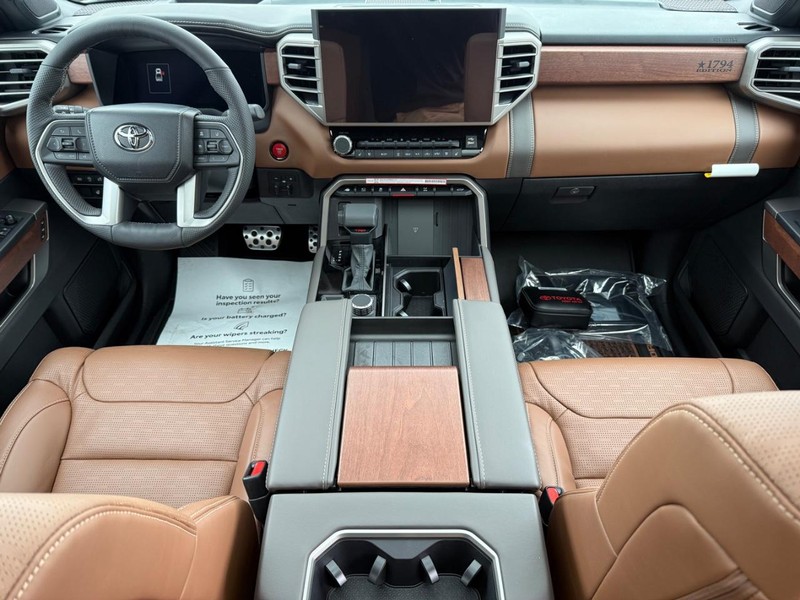 Toyota Tundra 4WD Vehicle Image 06