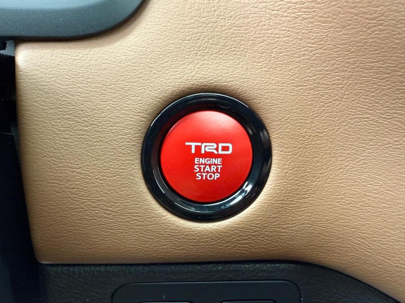 Toyota Tundra 4WD Vehicle Image 10