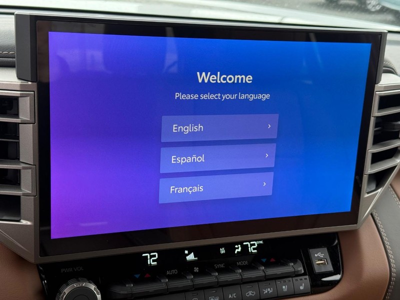 Toyota Tundra 4WD Vehicle Image 12