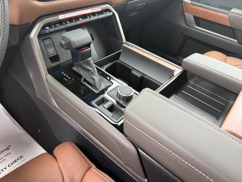 Toyota Tundra 4WD Vehicle Image 15