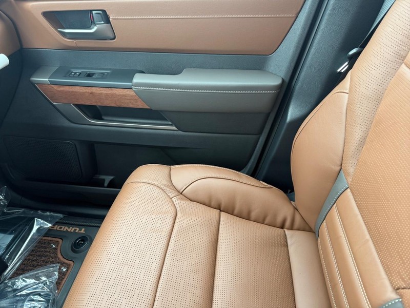 Toyota Tundra 4WD Vehicle Image 16