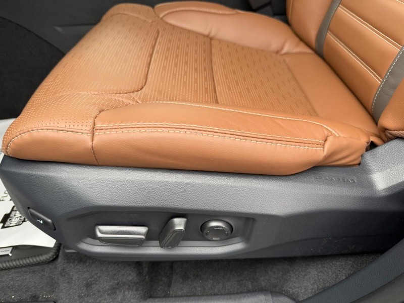 Toyota Tundra 4WD Vehicle Image 21