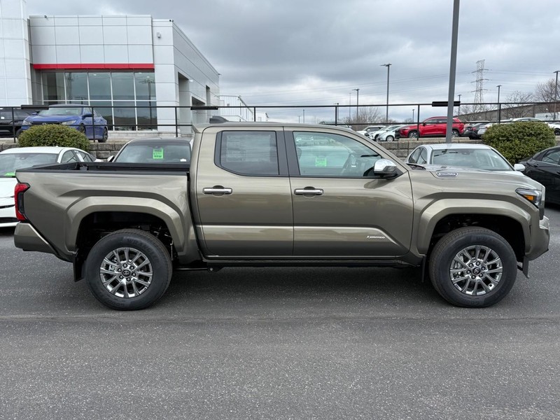 Toyota Tacoma 4WD Vehicle Image 02