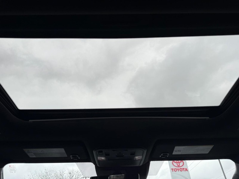 Toyota Tacoma 4WD Vehicle Image 05