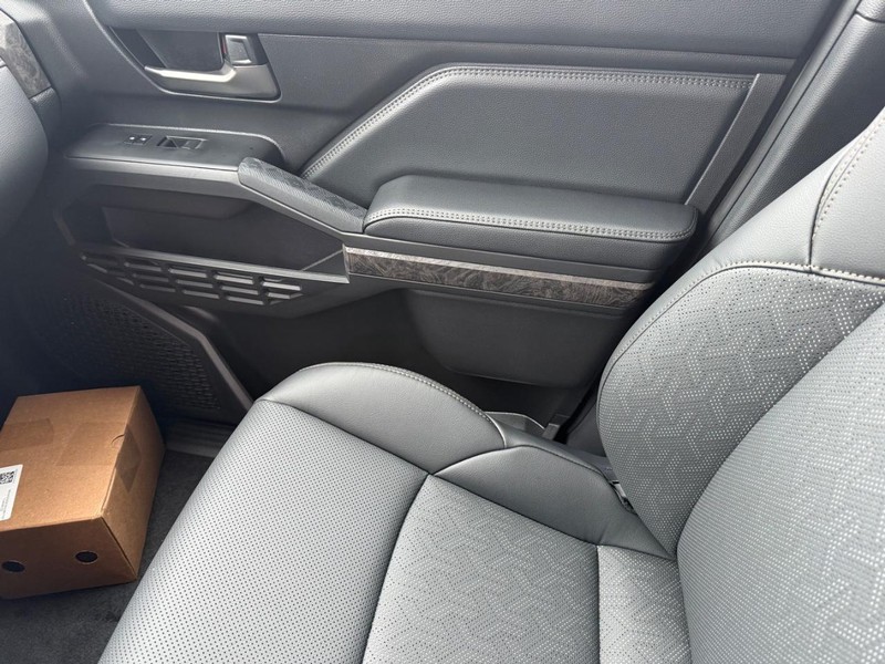 Toyota Tacoma 4WD Vehicle Image 16