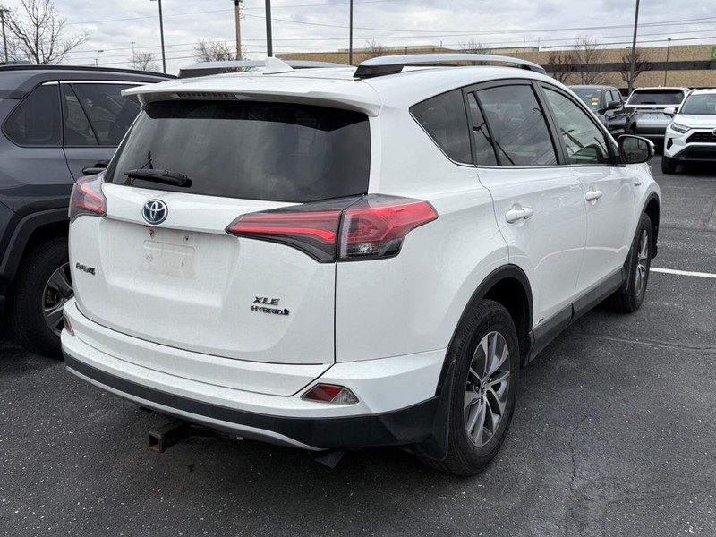 Toyota RAV4 Hybrid Vehicle Image 04